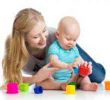 Igranje sa svojom bebom u 8 mjeseci