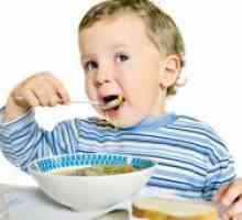 Kako naučiti svoje dijete sami jesti?