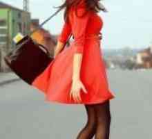 Crvena haljina s crnim tajicama
