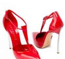 Crvena lakiranim cipelama