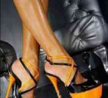 Od čega da nose narančaste sandale?