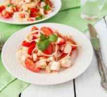 Salata sa rakovima štapovima, rajčica i sireva