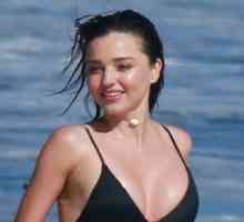 Sretan Miranda Kerr je uočena u foto pucati u Malibu kupaće kostime