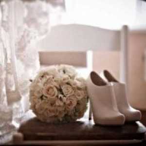 Bijele čizme na svadbu