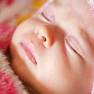 Što učiniti ako novorođenčeta oči zagnojiti