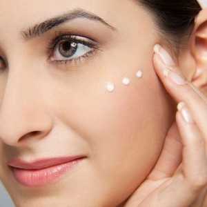Upotreba seruma za lice u kozmetičke