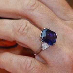 Elizabeth Hurley i Shane Warne - tko dobiva prsten s safir?
