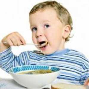 Kako naučiti dijete da jede sa žlicom?