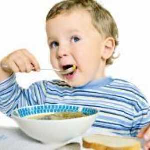 Kako naučiti svoje dijete sami jesti?