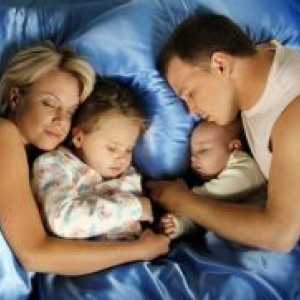 Kako odviknuti bebu spavati s roditeljima?
