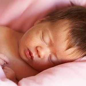 Kako poviti novorođene bebe