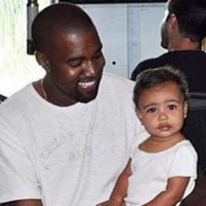 Kanye West će tužiti novine, rekavši da on nije otac sjevera