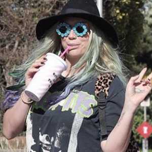 Kesha dobiti slobodu ako se javno ispriča