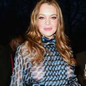 Lindsay Lohan šokirala uz gole grudi