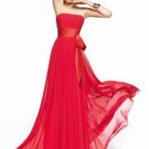 Šminka za crvenoj haljini