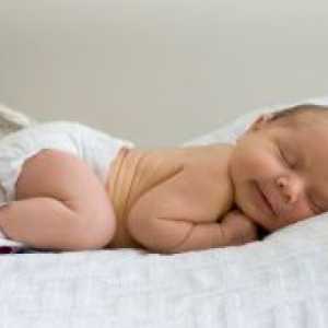 Mogu li novorođenče spavati na trbuhu?