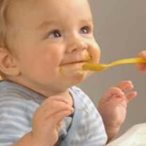 Prvi čvrste hrane dijete dojene