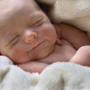 Zašto novorođenče groznica u snu?