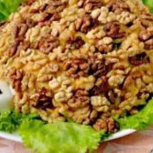Salata „bug” s piletinom i orasima