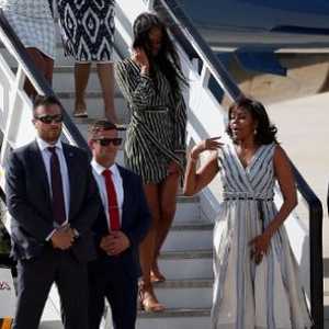 Vjetar staviti u neugodnoj situaciji, Michelle Obama i njezina najstarija kći Malia