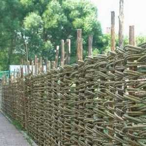 Ograda izrađena od grančica